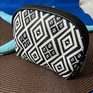 🖤MODELLA🔺Black and White Geometric Patterned Pouch